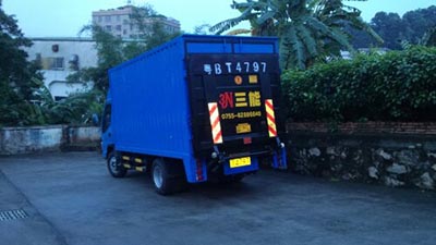 帶尾板的廂式貨車，運輸利器，安全無憂